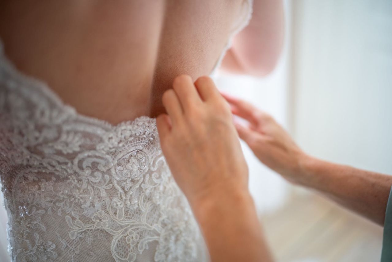 Habillage de la mariée par la negafa