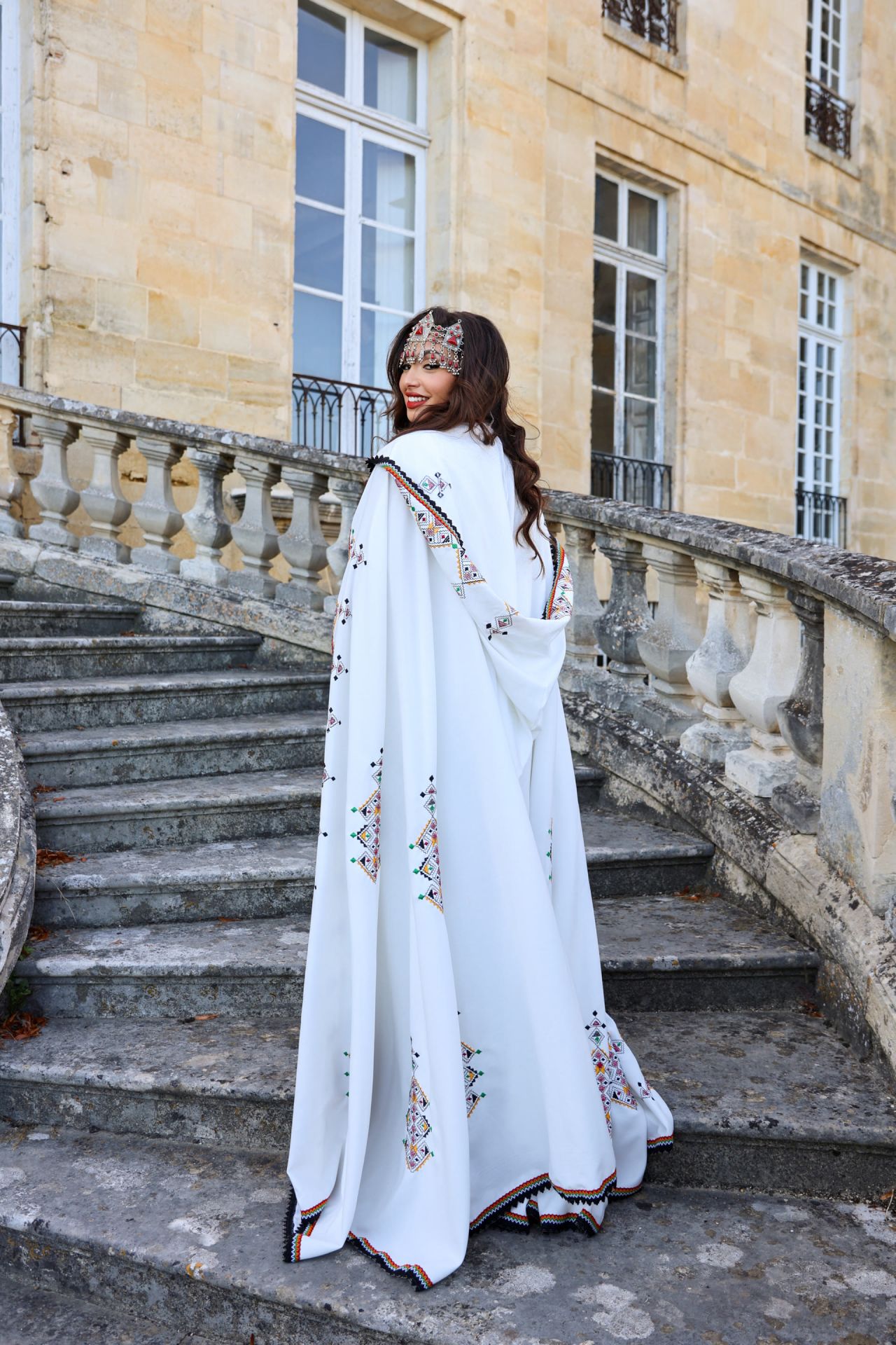 ROBE KABYLE NELYA — vue 3